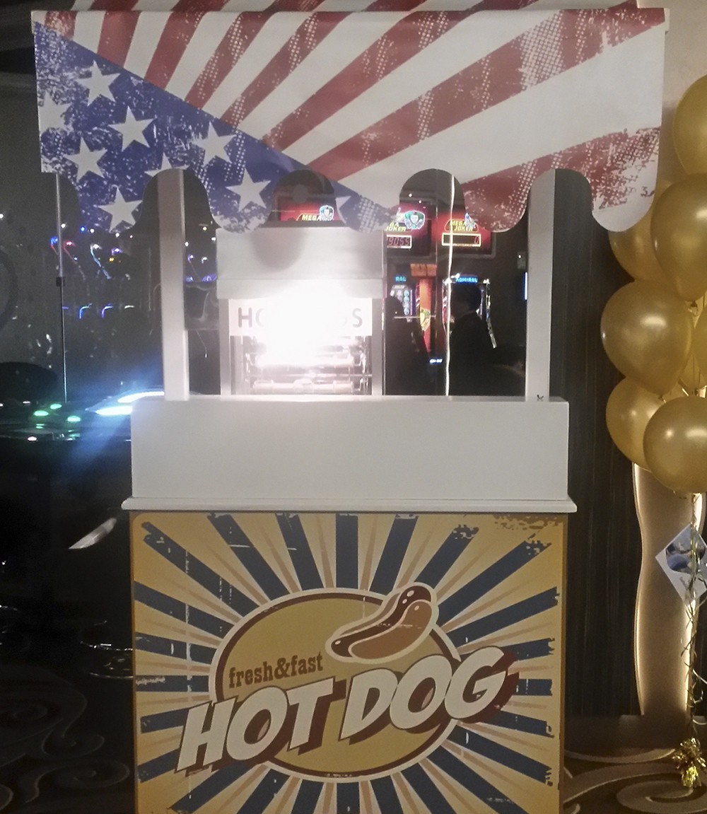 hoffelijkheid Overleven herder Hotdogkar met hotdogmachine kopen, echte Amerikaanse hotdogs - IJskar kopen